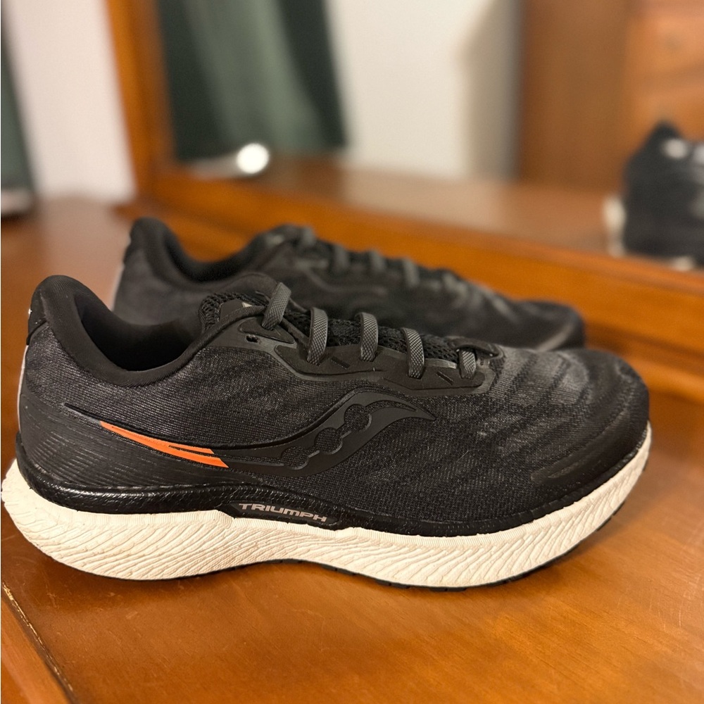 Saucony Men's Black and White Triumph Running Shoes